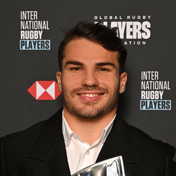 Antoine Dupont chambré pendant sa participation aux Enfoirés

Antoine Dupont durant la cérémonie des World Rugby Awards à la salle des Etoiles à Monaco. © Bruno Bebert/Bestimage