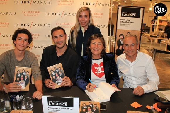 Pendant ce temps, la tribu Kretz profite de vacances au Brésil.

Raphael Kretz, Valentin Kretz, Sandrine Kretz, Olivier Kretz - La famille Kretz (série L'Agence sur TMC et Netflix) dédicace son livre "Bienvenue à l'Agence" au BHV Marais à Paris le 14 mai 2024. © Philippe Baldini/Bestimage