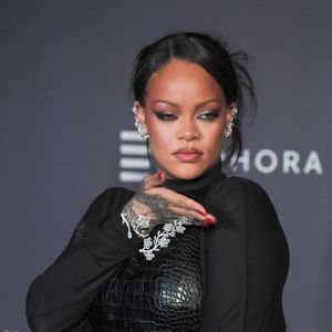 Mumbai, INDE La superstar mondiale est éblouissante dans une robe Alaïa moulante lors de la soirée organisée pour le lancement de Fenty Beauty à Mumbai, en Inde.



Sur la photo : Rihanna