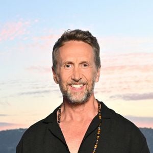 Entre contact avec la nature et soirées entre amis, il y mène une vie à la fois paisible et animée

Exclusif - Philippe Caverivière - Backstage et rendez-vous jour 2 - Enregistrement de l'émission "L'humour à la plage" pour le 1er festival de Juan les Pins à la pinède Gould le 5 juillet 2024. © Bruno Bebert / JR Santini / Bestimage