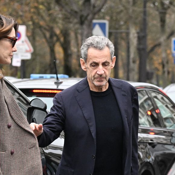 Nicolas Sarkozy et sa femme Carla Bruni vont déjeuner au restaurant Le Flandrin à Paris le lendemain de la sortie de prison de l'ancien président le 11 novembre 2025. Photo par Agence / Bestimage