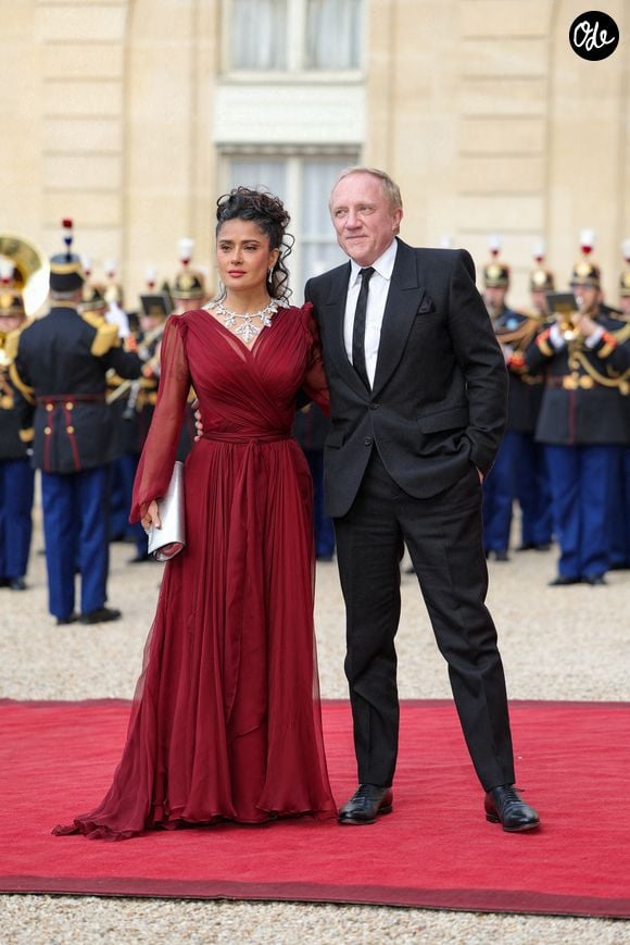Salma Hayek et son mari François-Henri Pinault - Arrivée des invités au dîner d'Etat en l'honneur du président chinois Xi Jinping et de sa femme la Première Dame Peng Liyuan au palais présidentiel de l'Elysée à Paris, France, le 6 mai 2024. © Cyril Moreau/Bestimage