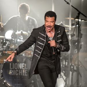 Il a même eu la chance d’effectuer une traversée à bord du France, qui lui avait été offerte en échange d’un concert donné sur le paquebot.

Lionel Richie en concert au Zenith de Paris le 29 mars 2015. @LIONEL URMAN  / BESTIMAGE