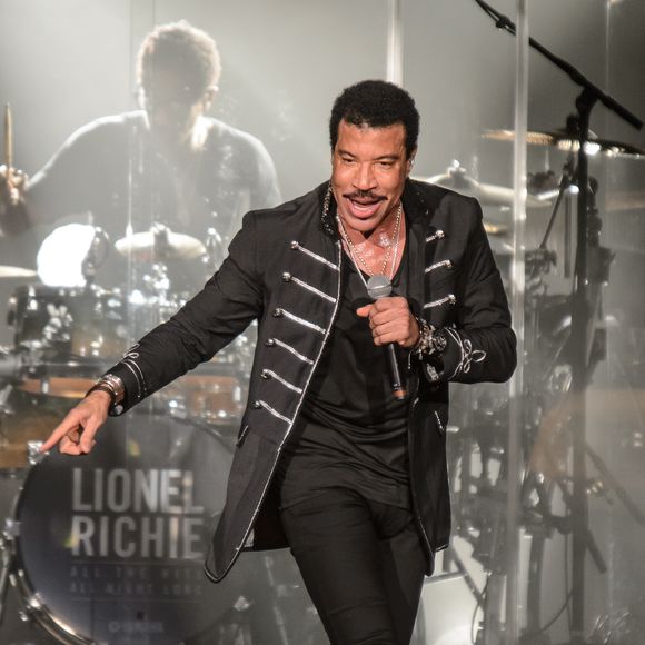 Il a même eu la chance d’effectuer une traversée à bord du France, qui lui avait été offerte en échange d’un concert donné sur le paquebot.

Lionel Richie en concert au Zenith de Paris le 29 mars 2015. @LIONEL URMAN  / BESTIMAGE