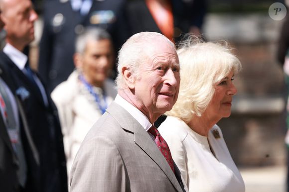 Le roi Charles III d'Angleterre et Camilla Parker Bowles, reine consort d'Angleterre, arrivent à Ravenne pour visiter le tombeau de Dante, le 10 avril 2025. Le couple royal britannique est en voyage officiel en Italie. © Ian Vogler/MirrorPix/Bestimage