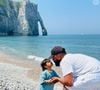 La famille est déjà composée de Keyden, Aylan, et les jumeaux Eyna et Emir
Le mari de Hanaa Elah et un enfant sur la plage ©Hanaa Elah - Instagram
