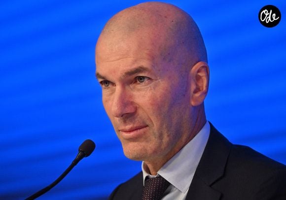 L'ancien international français de football Zinédine Zidane s'exprime lors d'une conférence de presse visant à le présenter comme le nouveau sélectionneur de l'équipe de France, au siège de la Fédération française de football (FFF) à Paris, le 28 juillet 2026. © Christian Liewig/Bestimage