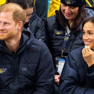 Le prince Harry, duc de Sussex et Meghan Markle, duchesse de Sussex, assistent à un match de basketball en fauteuil lors des "Invictus Games Vancouver Whistler 2025" à Vancouver, le 9 février 2025.
Backgrid USA / Bestimage