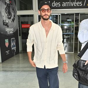 Pierre Niney arrive à l'aéroport de Nice avant le 78ème Festival de Cannes à Nice, France, le 17 mai 2025. Photo by Julien Reynaud/APS-Medias/ABACAPRESS.COM