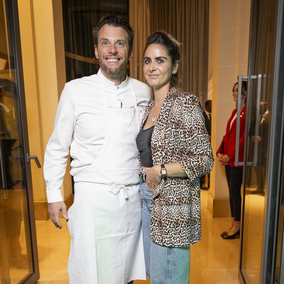 Exclusif - Norbert Tarayre et sa compagne Abi lors de l'inauguration du Restaurant & Bar 19.20 by Norbert Tarayre à l'hôtel Prince de Galles à Paris le 10 octobre 2023.Pierre Perusseau / Coadic Guirec / Bestimage