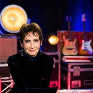 Exclusif - Caroline Loeb - Backstage de l'enregistrement de l'émission "300 choeurs chantent Les tubes d'un jour" à Paris. Le 16 septembre 2020. Tiziano Da Silva / Bestimage