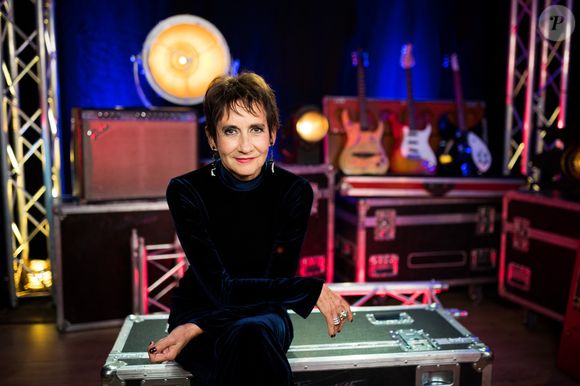 Exclusif - Caroline Loeb - Backstage de l'enregistrement de l'émission "300 choeurs chantent Les tubes d'un jour" à Paris. Le 16 septembre 2020. Tiziano Da Silva / Bestimage