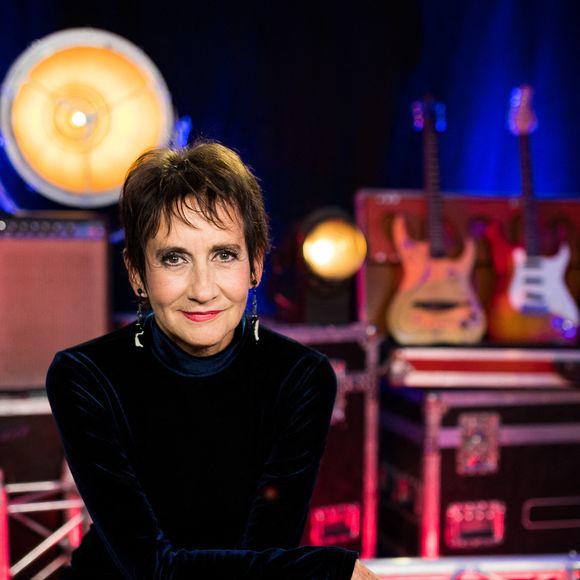 Exclusif - Caroline Loeb - Backstage de l'enregistrement de l'émission "300 choeurs chantent Les tubes d'un jour" à Paris. Le 16 septembre 2020. Tiziano Da Silva / Bestimage