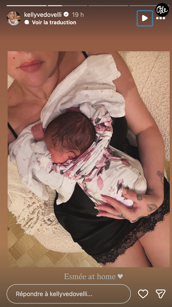 Les deux bébés étaient restés plusieurs jours à la maternité en raison de leur faible poids de naissance.

Capture Instagram - Kelly Vedovelli