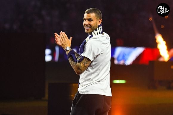 Lucas Hernández (Paris SG) - Le PSG célèbre son titre de Champion d'Europe 2026 avec ses supporters au Parc des Princes à Paris le 31 mai 2026. © Baptiste Autissier/PsnewZ/Bestimage