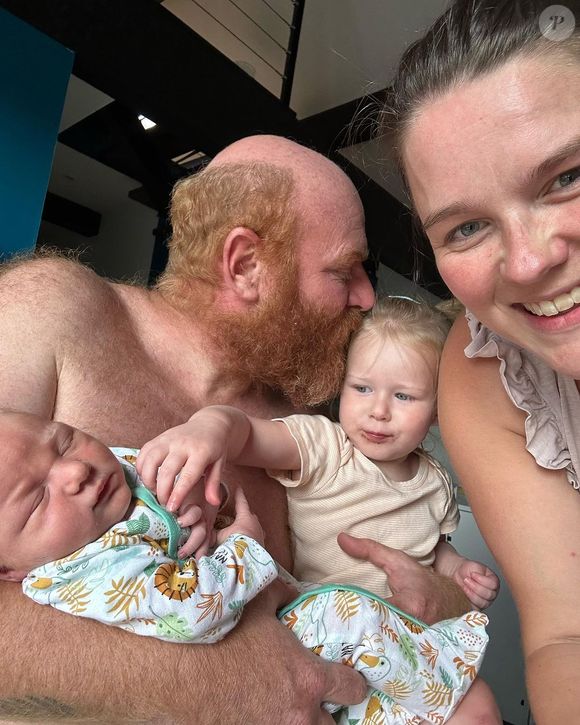 Ils s'étaient dit pas de 3e enfant avec son mari et pourtant... Une candidate emblématique de L'amour est dans le pré est enceinte ! - Purepeople