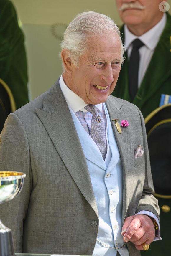 Le 17 juin 2025 : Royaux lors de la première journée du Royal Ascot à l'hippodrome d'Ascot.En vedette : le roi Charles III (Le roi Charles III d'Angleterre) : Le roi Charles III d'Angleterre.Où : Ascot, Royaume-Uni.Quand : 17 Jun 2025. Zuma Press / Bestimage