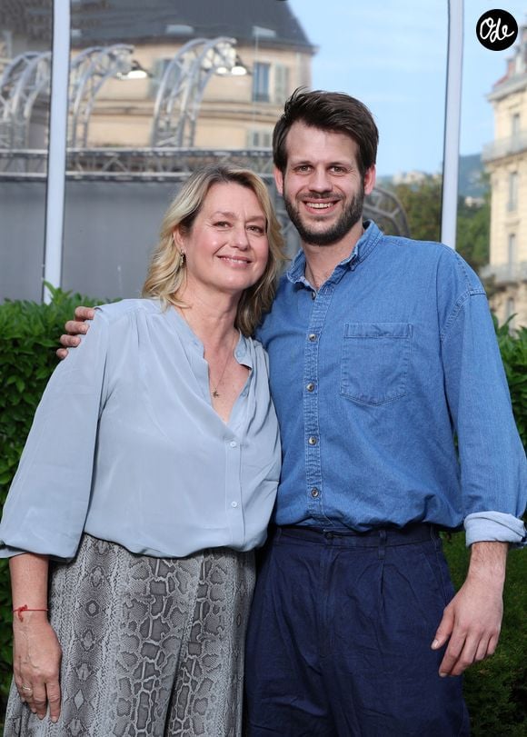 Alessandro Belmondo et Luana Belmondo au photocall de la cérémonie de clôture de de la 5ème édition du Festival du Cinéma Français & Gastronomie (7ème art et gastronomie), à à Aix-les-Bains, France, le 6 juin 2026. © Denis Guignebourg/Bestimage | 00758590