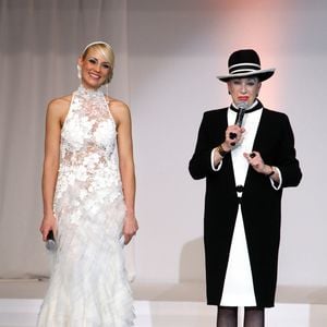 Archives - Elodie Gossuin et Geneviève de Fontenay lors de l'élection de Miss Nationale "Geneviève de Fontenay" 2011 à la salle Wagram à Paris, le 6 décembre 2010.