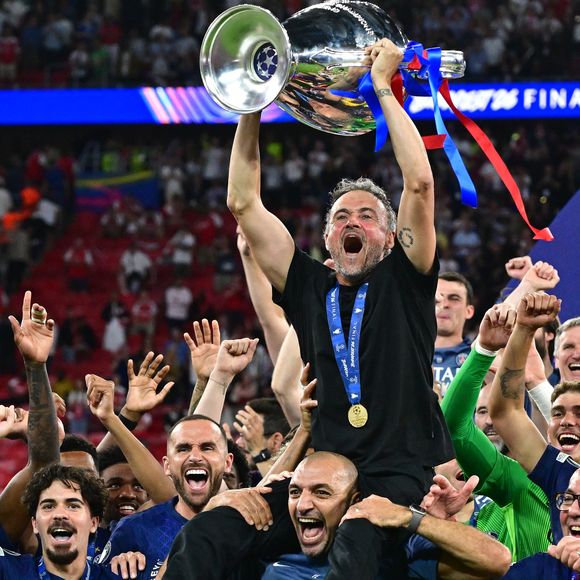 Derrière les trophées, les célébrations et les succès sportifs, Xana demeure une présence invisible mais omniprésente. 

Luis Enrique - Le PSG remporte la Ligue Des Champions 2026, pour la seconde fois d'affilée face à Arsenal au stade Ferenc-Puskas à Budapest le 30 mai 2026. © Christian Liewig/Bestimage