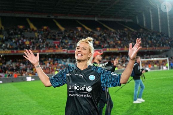 ... se révèle être plus libre et plus heureuse que jamais !

Elodie Gossuin lors du match amical entre le RC LENS Legendes et l'UNICEF au Stade Bollaert-Delelis le 6 juin 2023 à Lens, France. Photo par Sylvain Lefevre/ABACAPRESS.COM