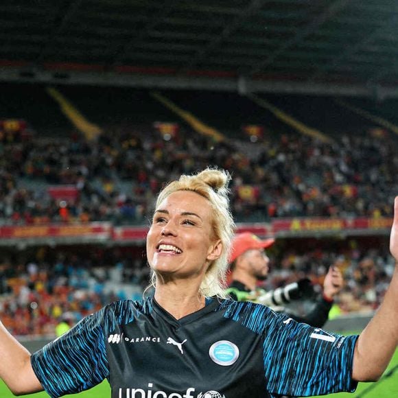 ... se révèle être plus libre et plus heureuse que jamais !

Elodie Gossuin lors du match amical entre le RC LENS Legendes et l'UNICEF au Stade Bollaert-Delelis le 6 juin 2023 à Lens, France. Photo par Sylvain Lefevre/ABACAPRESS.COM