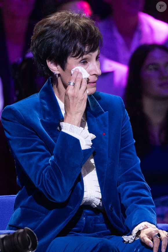 Marie Claude Pietragalla sera notamment très émue par la venue d'une consœur danseuse.

Marie Claude Pietragalla lors de l'enregistrement de l'émission "La Boîte à secrets", présentée par Faustine Bollaert et diffusée le 17 octobre sur France 3, dans les studios du Lendit à Saint-Denis, France, le 23 septembre 2025.

© Cyril Moreau/Bestimage