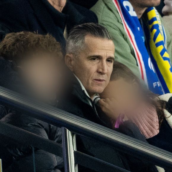 Ce jeudi, Guillaume Canet a assisté au Parc des Princes à la victoire éclatante de l’équipe de France contre l’Ukraine (4-0), qui valide sa qualification pour la Coupe du monde 2026. 

Guillaume Canet et ses enfants Marcel et Louise dans les tribunes du match de qualification de la Coupe du monde 2026 entre la France contre l'Ukraine (4-0) au Parc des Princes à Paris. © Cyril moreau/Bestimage