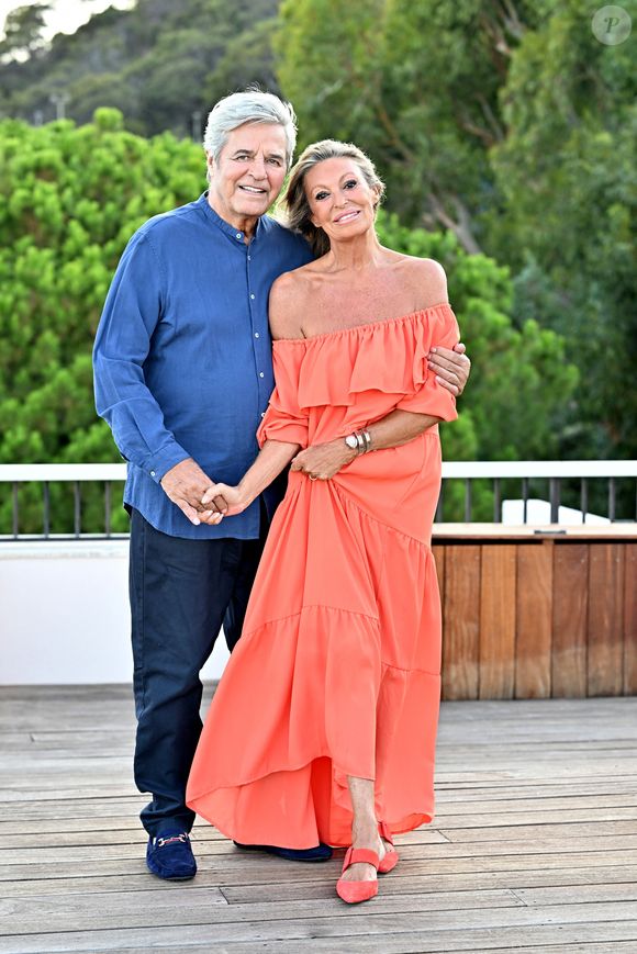 Exclusif - Rendez-vous avec l'acteur de 88 ans, Jean Sorel ("Belle de Jour"), et sa femme Patricia à leur domicile, dans les hauteurs de Cannes, le 26 juillet 2023. 
© Bruno Bebert / Bestimage
