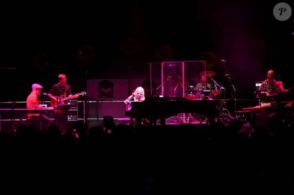 La faute au texte jugé beaucoup trop osé et même provocateur en raison notamment des formules "J'aimerais simplement faire l'amour avec toi/ J'aimerais simplement faire l'amour avec toi".

Exclusif - Michel Polnareff - Les célébrités sont venues applaudir M.Polnareff lors de son concert à la citadelle de Saint-Tropez, le 13 août 2024. 
© Brun Jacob / Nice Matin / Bestimage