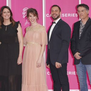 Nicolas Berger-Vachon, Anne Décis, Léa François, Marwan Berreni, Serge Ladron de Guevara producteur de PLUS BELLE LA VIE
CANNESERIES SAISON 5 au Palais des Festivals et des Congrès de Cannes, samedi 2 avril 2022. © Christophe Aubert via Bestimage
|No web - 5ème édition du Festival International Canneseries à Cannes