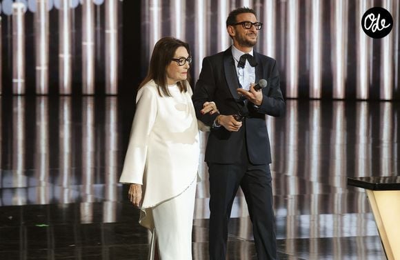 Nana Mouskouri (Victoire d'honneur)  et Vincent Dedienne à la cérémonie des 41èmes Victoires de la Musique à la Seine Musicale à Boulogne-Billancourt le 13 février 2026.

© Coadic Guirec / Bestimage