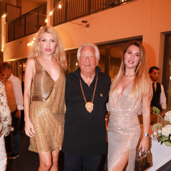Massimo Gargia, Naike Bokan et Tara Maugeri lors de la fête d'anniversaire de M.Gargia (85 ans)  à l'Hôtel de Paris à Saint-Tropez le 20 août 2025.

© Franz Chavaroche / Bestimage