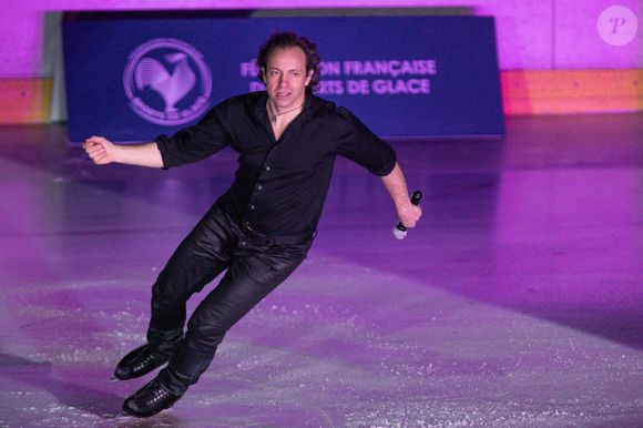 Il a obtenu les médailles de bronze aux Jeux Olympiques d'hiver de 1994 à Lillehammer et de 1998 à Nagano, et est également devenu vice-champion du monde en 1994

Philippe Candeloro - Patinage artistique : Tournée de l'équipe de France à Boulogne Billancourt le 8 avril 2022. © Aurélien Morissard / Panoramic / Bestimage