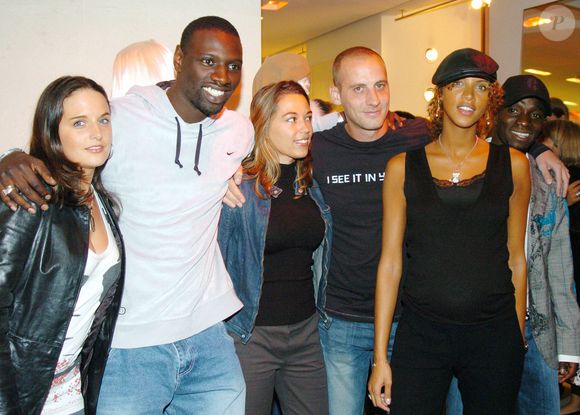 C'est chez une amie commune que le coup de foudre a eu lieu.

Les humoristes français Omar et Fred avec leurs épouses Noemie Lenoir, actrice française enceinte et top model, et son petit ami le footballeur Claude Makelele, photographiés à la boutique Escada pendant 'Les Vendanges de l'avenue Montaigne' ('Avenue Montaigne Vintage') à Paris-France le 15 septembre 2004. Photo par Bruno Klein/ABACA.