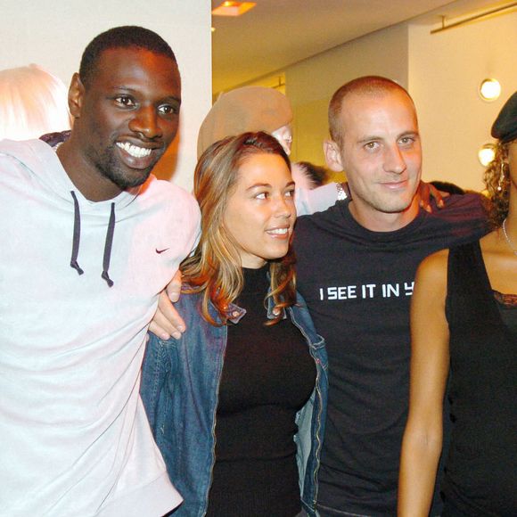 C'est chez une amie commune que le coup de foudre a eu lieu.

Les humoristes français Omar et Fred avec leurs épouses Noemie Lenoir, actrice française enceinte et top model, et son petit ami le footballeur Claude Makelele, photographiés à la boutique Escada pendant 'Les Vendanges de l'avenue Montaigne' ('Avenue Montaigne Vintage') à Paris-France le 15 septembre 2004. Photo par Bruno Klein/ABACA.