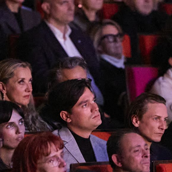 Exclusif - Alain-Fabien Delon et Laura Bensadoun lors de la soirée hommage Ciné-concert symphonique "Alain Delon, le dernier Samouraï" au palais des congrès à Paris le 8 novembre 2024 le jour de son anniversaire. Pour cette soirée, le chef d'orchestre Vahan Mardirossian a dirigé l'orchestre symphonique de Douai.

© Moreau / Jacovides / Bestimage