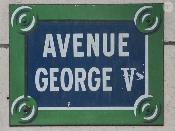 illustration de l'avenue Georges V à Paris - Illustrations des magasins et hôtels de luxe à Paris. Le 4 août 2015