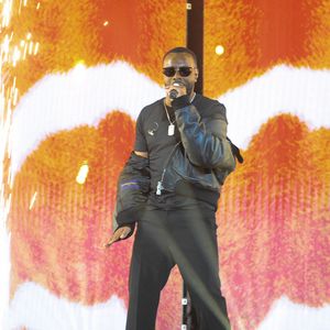 Enfin, Gims termine avec la radio et le streaming, qui sont deux facteurs moins importants par rapport aux deux précédents.

Exclusif - Gims au concert événement "Le gala des pièces jaunes" à l'Accor Arena Paris le 26 janvier 2024.