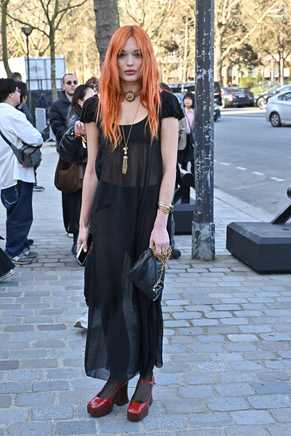 Solange Smith arrive au défilé Chloé pendant la semaine de la mode à Paris, France, le 6 mars 2025. Photo by Julien Reynaud/APS-Medias/ABACAPRESS.COM