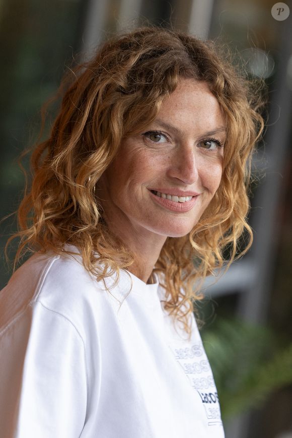 Aurélie Saada au village lors des Internationaux de France de Tennis de Roland Garros 2025. Paris, le 27 mai 2025. 
© Moreau / Jacovides / Bestimage