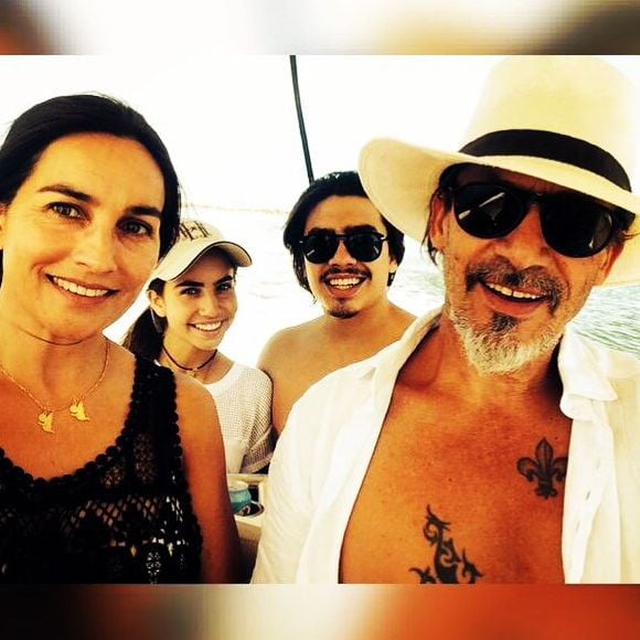 Florent Pagny et sa famille, sa femme Azucena, sa fille Aël et son fils Inca sur un bateau. Photo partagée sur Instagram le 27 novembre 2015.