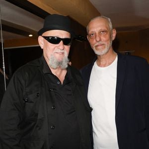 En septembre 2024, le frère de l'artiste, Tom Novembre, révélait dans l'émission de Jordan de Luxe que Charlélie Couture était atteint d'un cancer.

Exclusif - Charlélie Couture et Tom Novembre - Backstage du concert "En cœur pour l'Ukraine" au Casino de Paris le 18 juin 2023. © Coadic Guirec/Bestimage