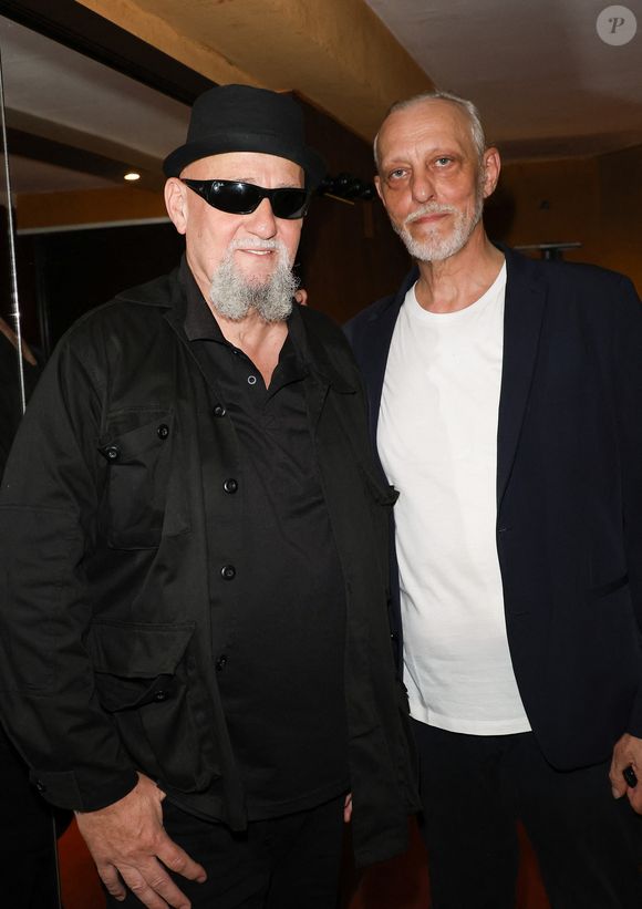 En septembre 2024, le frère de l'artiste, Tom Novembre, révélait dans l'émission de Jordan de Luxe que Charlélie Couture était atteint d'un cancer.

Exclusif - Charlélie Couture et Tom Novembre - Backstage du concert "En cœur pour l'Ukraine" au Casino de Paris le 18 juin 2023. © Coadic Guirec/Bestimage