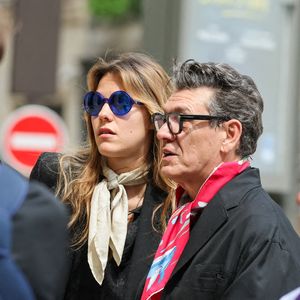 Yasmine Lavoine et son père Marc Lavoine aux obsèques du prince Jean-Stanislas Poniatowski en l'Eglise polonaise à Paris, le 29 avril 2024. 

Photo : Jacovides-Moreau / Bestimage