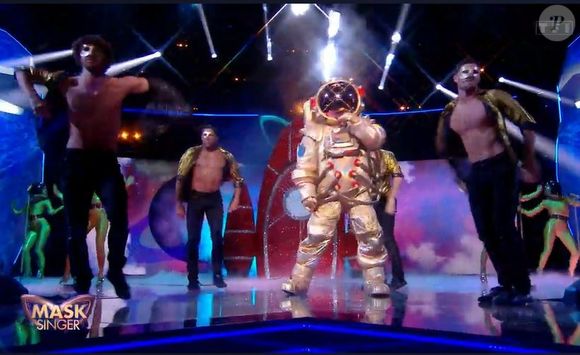 Le Cosmonaute lors de l'émission "Mask Singer 2022" du 15 avril sur TF1