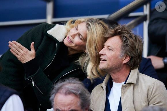 En légende, on peut lire ces quatre mots remplis de tendresse : "Happy birthday my love".

Alice Taglioni et Laurent Delahousse dans les tribunes de la demi-finale retour de Ligue des champions au Parc des Princes à Paris, le 7 mai 2024. 

Photo : Cyril Moreau / Bestimage