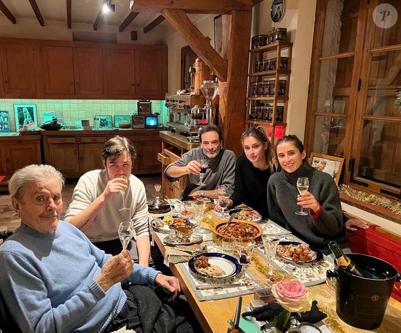 Alain Delon en famille pour Noël à Douchy en décembre 2023