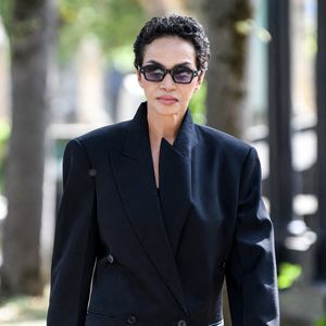 Farida Khelfa aux arrivées des obsèques de Catherine Ringer, la chanteuse des Rita Mitsouko, au cimetière de Montmartre, dans le 18ème arrondissement de Paris, France, le 19 septembre 2026. © Bestimage
