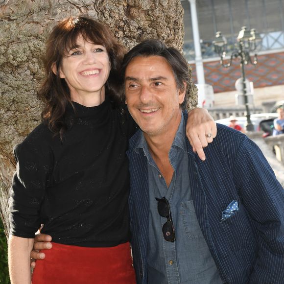 Charlotte Gainsbourg et son compagnon Yvan Attal lors de la 12ème édition du festival du Film Francophone d'Angoulême, France, le 20 août 2019. © Coadic Guirec/Bestimage
